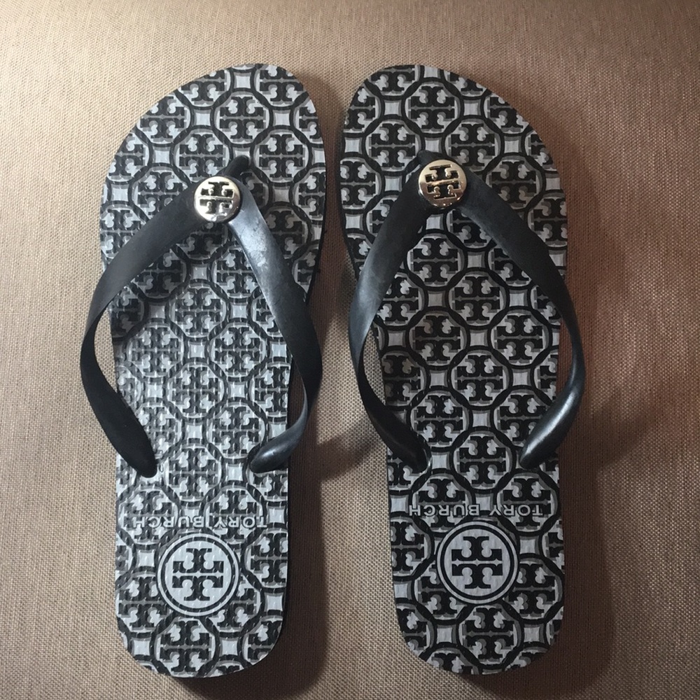 Tory Burch size 8 black with silver flip flops EUC
